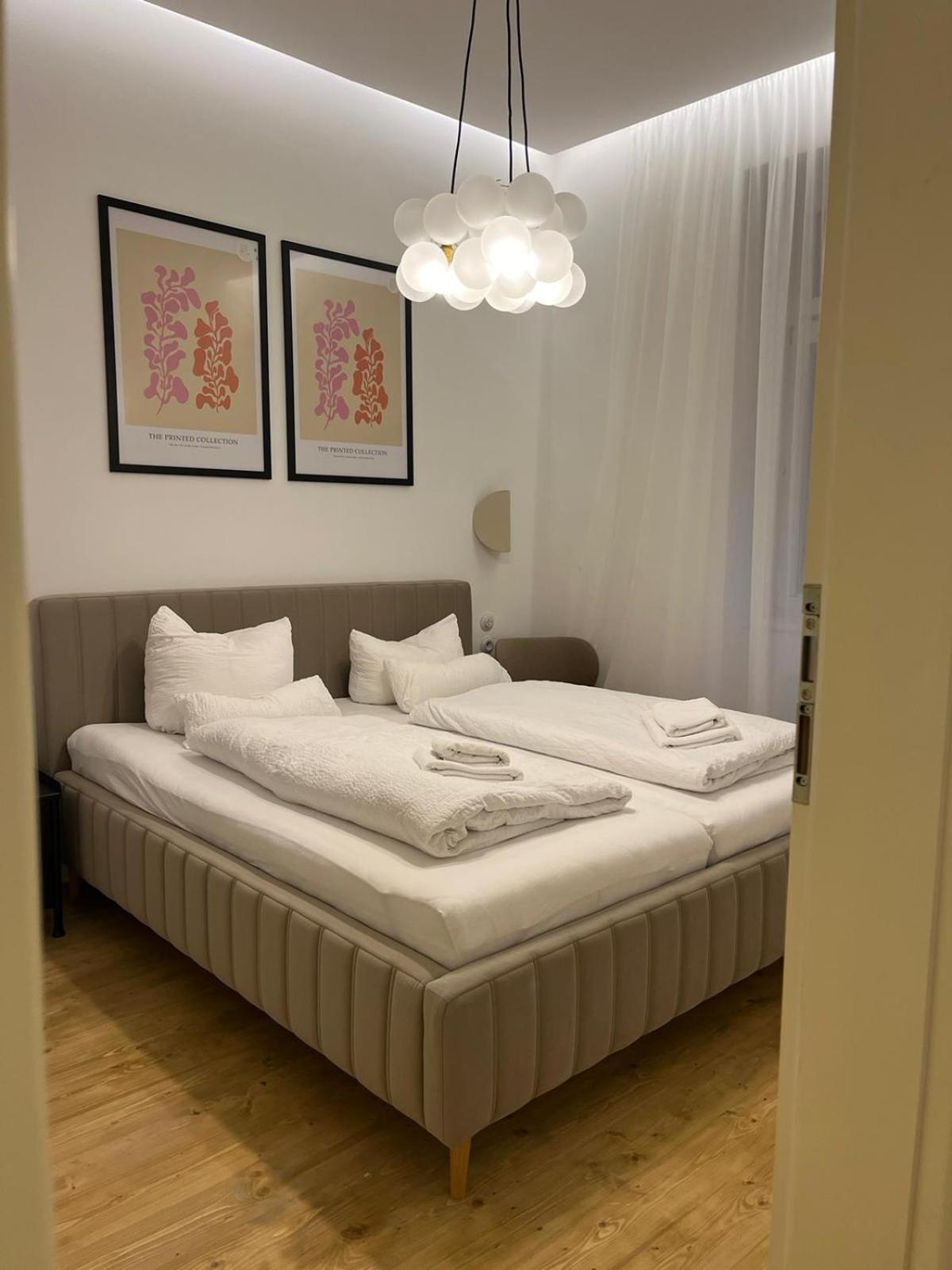 Apartma Jasmina 1907 การ์โลวีวารี ภายนอก รูปภาพ